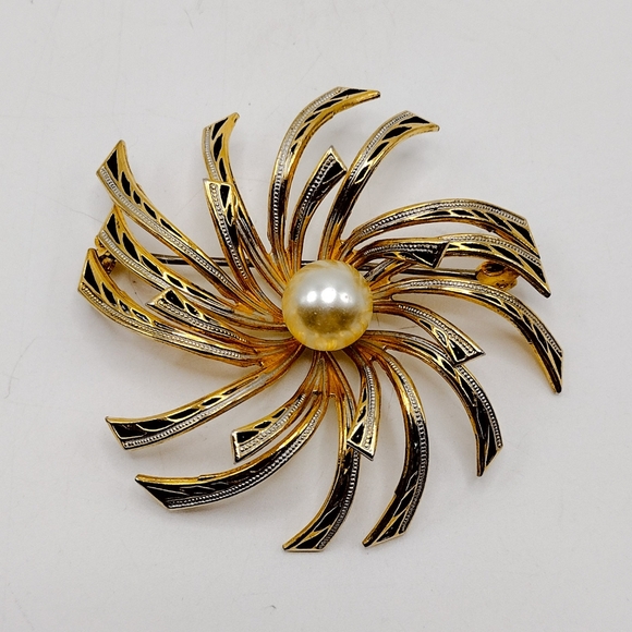 Vintage Unsigned Damascene Swirl with Faux Pearl Brooch/Pin - Picture 2 of 4